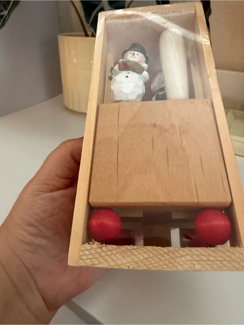Out of the Woods of Oregon Christmas Theme Spreaders - White & Red